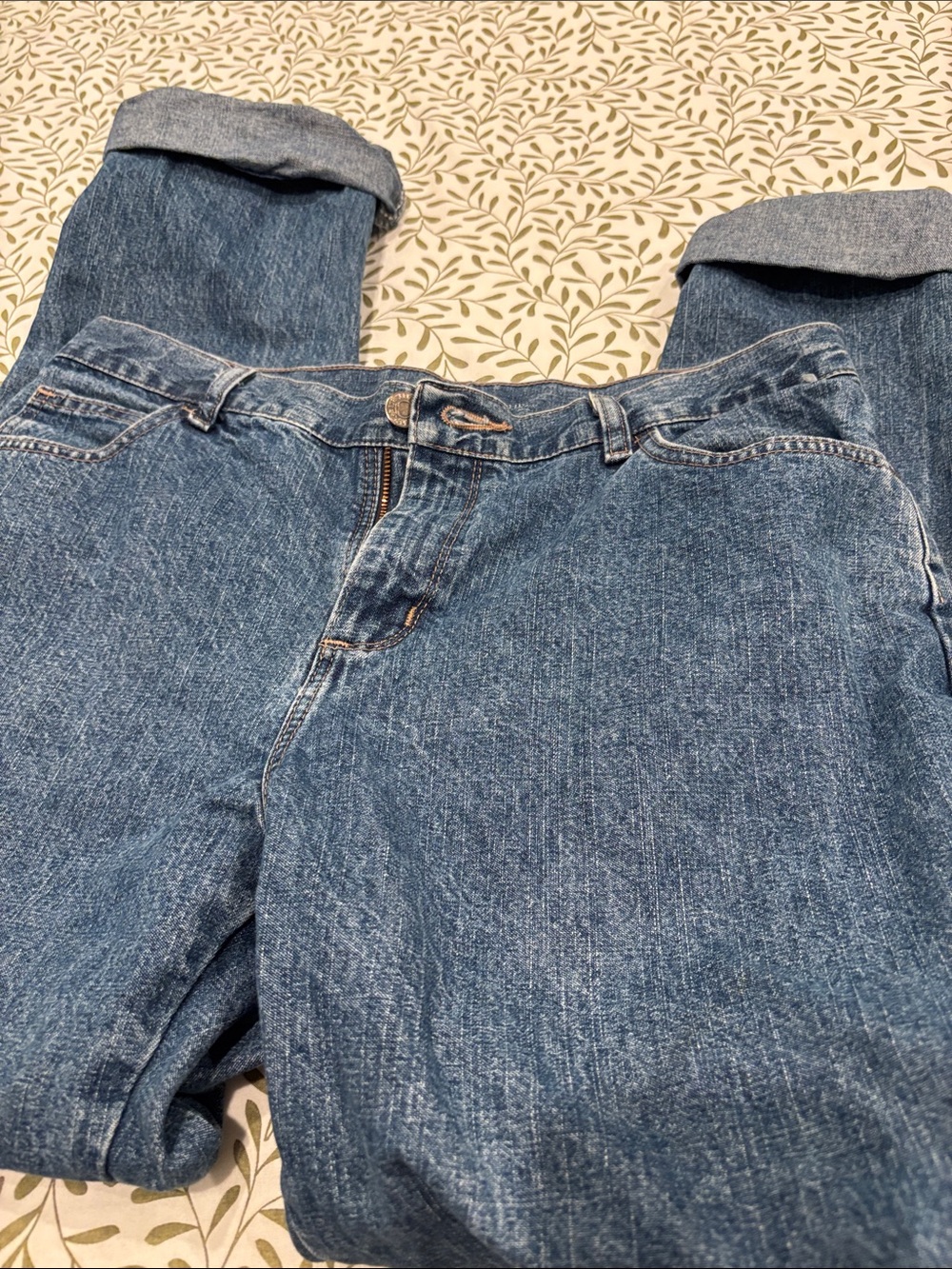 Lee Women’s Relaxed Fit Straight Leg Denim Jeans with cuff EUC